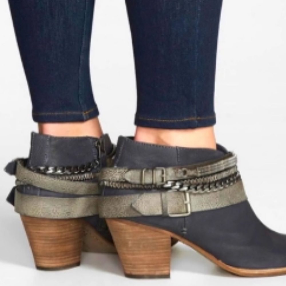 Women’s Dolce Vita Yazmin Motorcycle Bootie in Distressed Grey Black size 10M